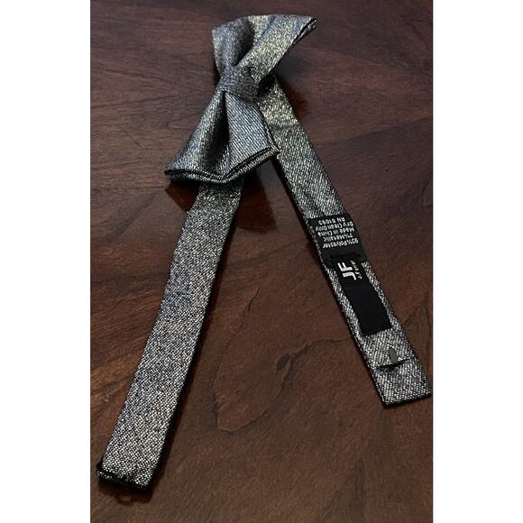 J. Ferrar Gray 93% Polyester Men’s Bowtie Made In China - Picture 4 of 4